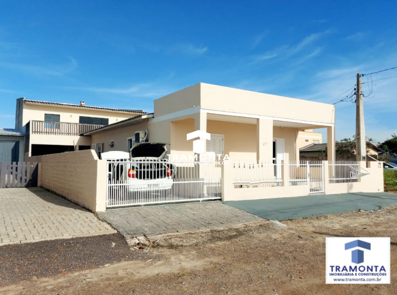 AMPLA CASA C/ 278m² A VENDA NA PRAIA A 200m DO MAR
